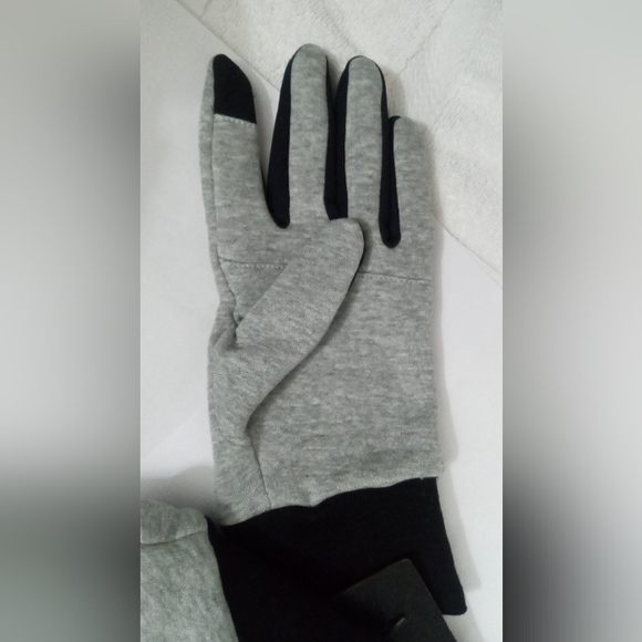 Nike Gray and Black Club Fleece Touch -Screen Compatible- Size: L - Picture 5 of 7